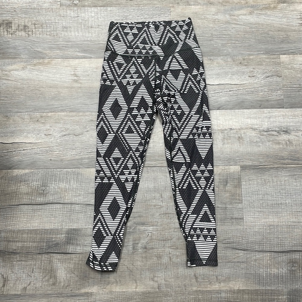 Aerie Chill Play Move cropped athletic leggings Size M!
